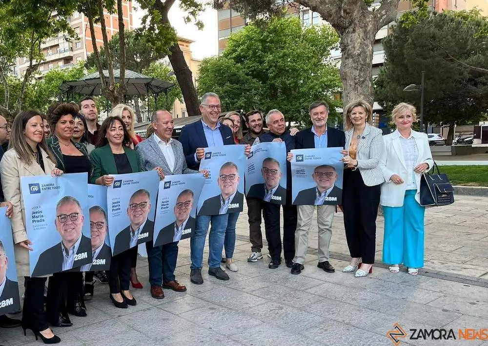El Partido Popular en la pegada de cartel