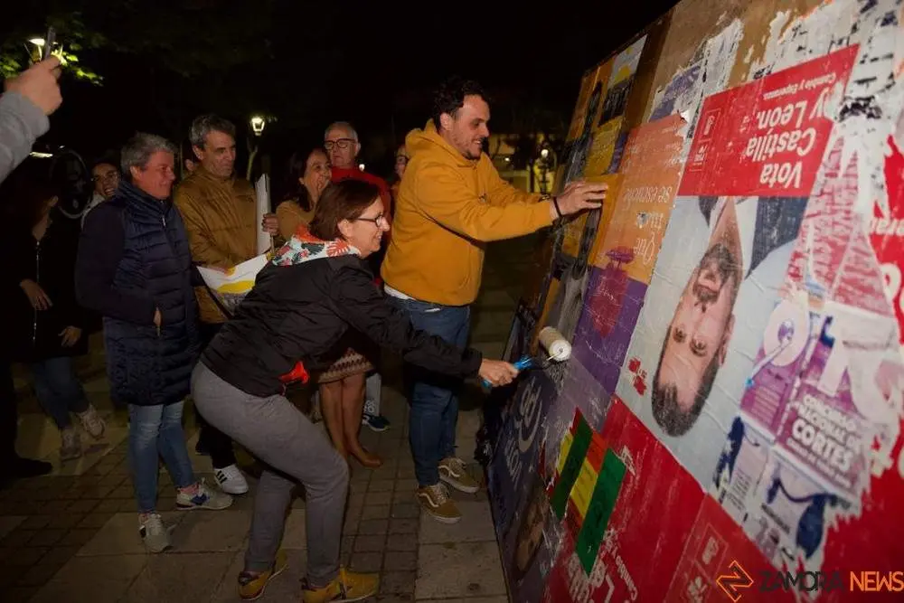toro pegada carteles  (4)