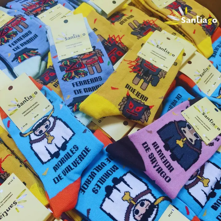 Nuevos calcetines personalizados sobre las mascaradas. Fotografía: Santiago Textil