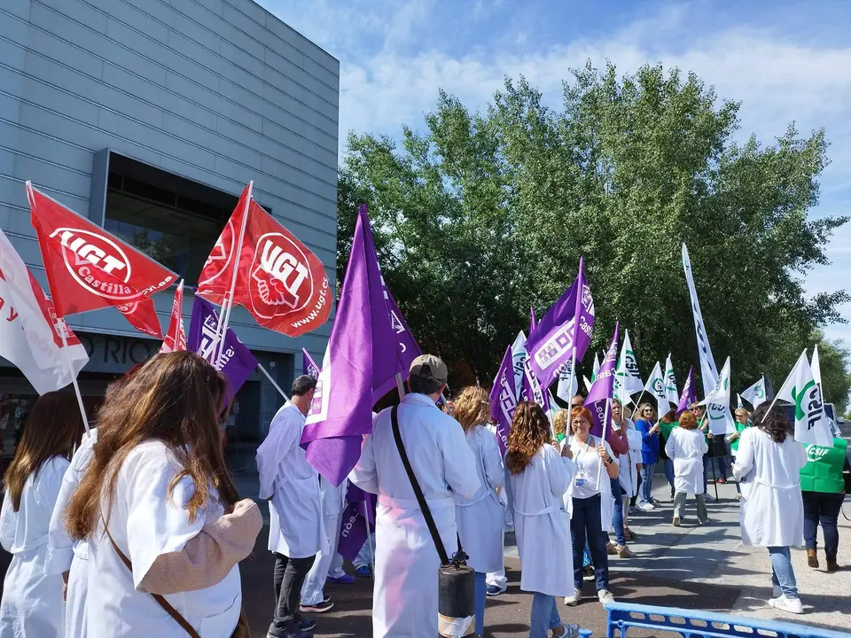 Protesta sanitaria en las puertas de los centros de Sacyl. Fotografía: CCOO CyL