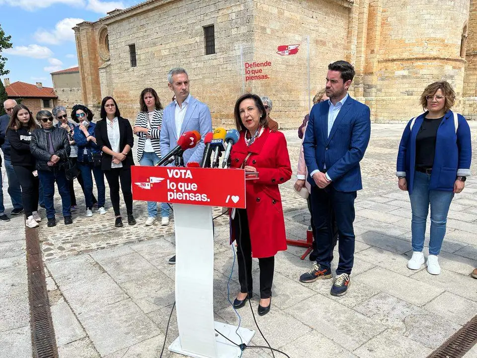 La ministra de Defensa, Margarita Robles, durante su visita a Toro
