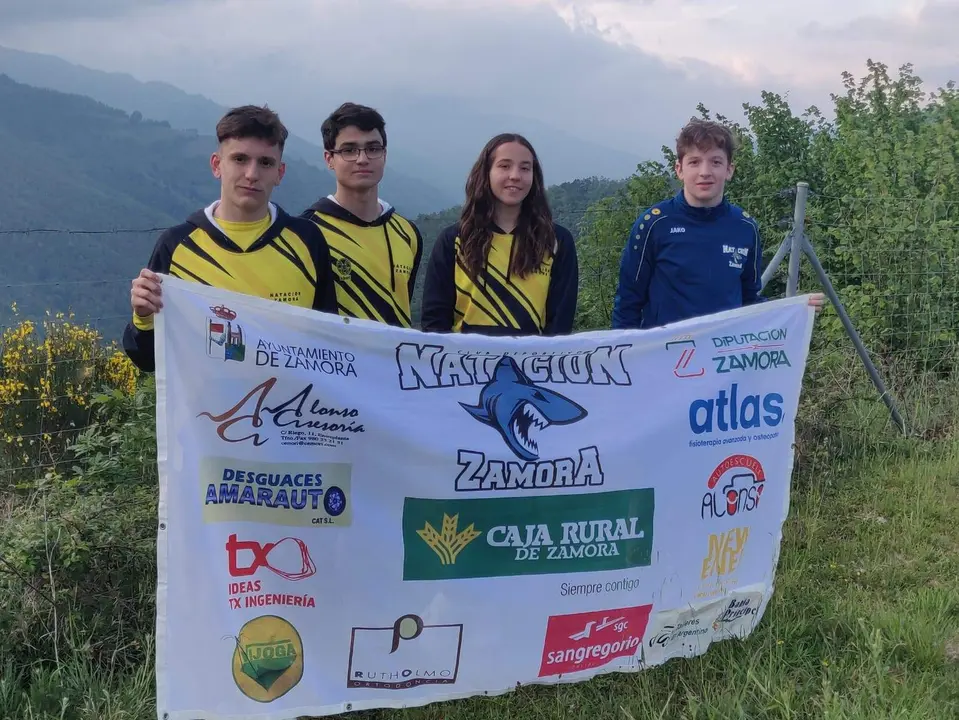 Manuel Peláez Gómez, Sergio Gutiérrez Trujillo, Christian Salvador Mollón, Jorge Galán Vela y Sofía Arroyo Bonifacio del CD Natación Zamora en el XXXVI Trofeo Internacional Villa de Gijón