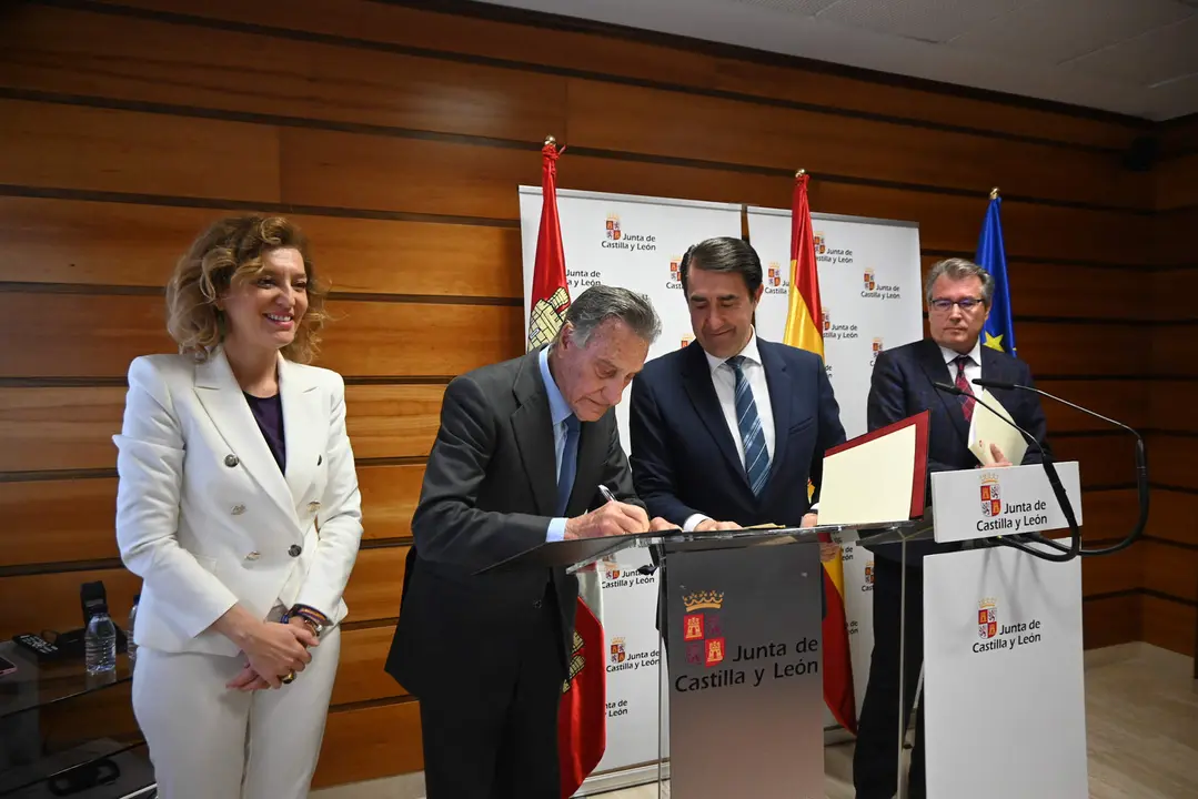 Firma del convenio oficinas de información antiocupación