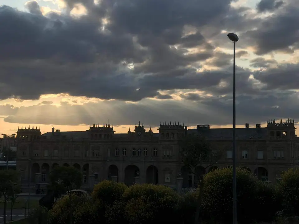 estación de tren nubes