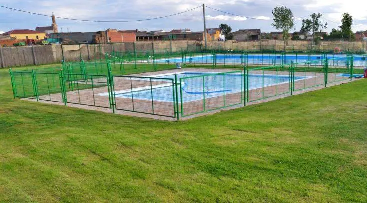 Piscina municipal de Manganeses de la Lampreana. Fotografía: Ayuntamiento