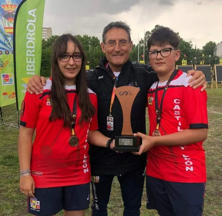 Jara, Daniel y Rodri orgullosos con sus medallas