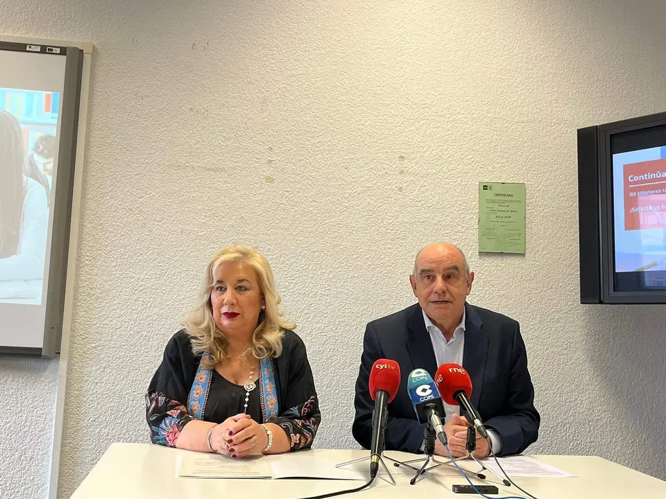 Antonio Rodríguez, Director del centro y Soledad Lozano tutora de prácticas de máster en UNED Zamora