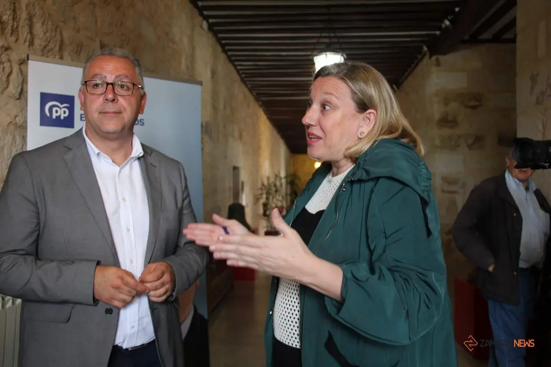 El candidato del PP al Ayuntamiento de Zamora, Jesús María Prada, y la consejera de Familia, Isabel Blanco