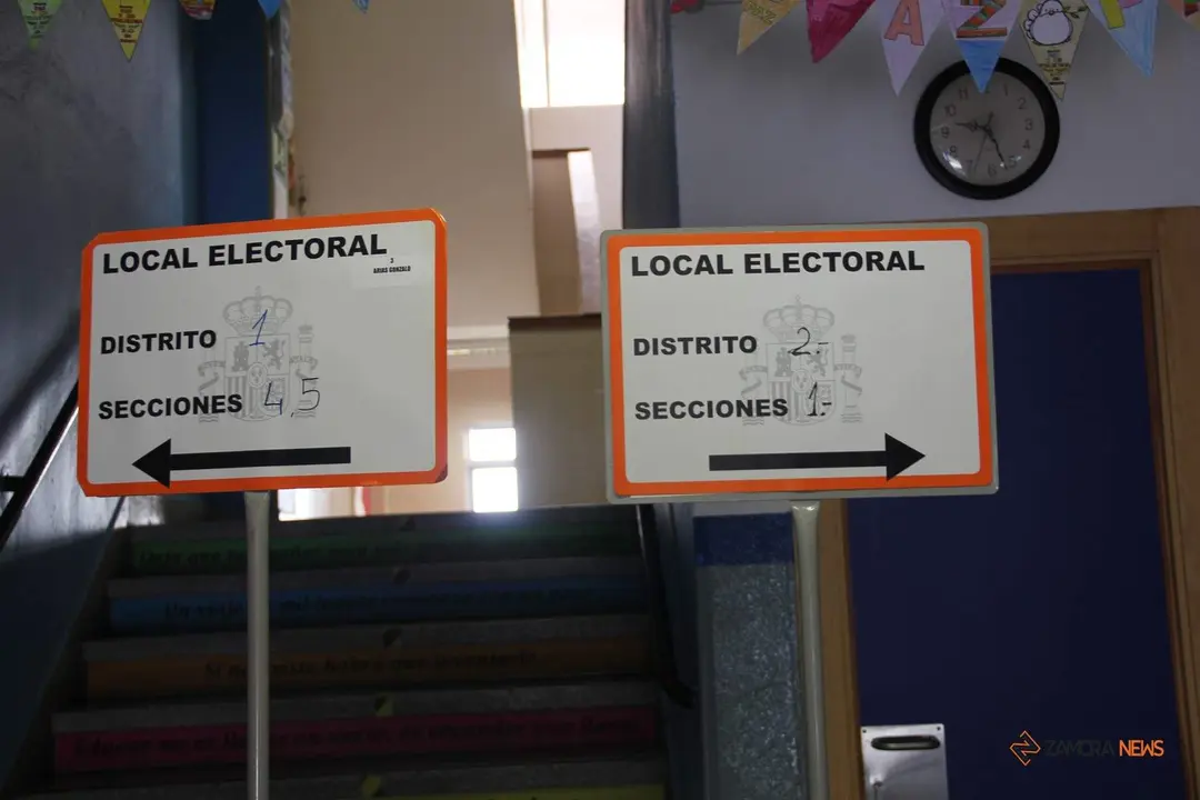 Votación elecciones municipales del 28M en el colegio Arias Gonzalo
