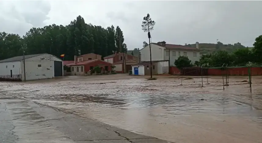Calles anegadas en Villamor de los Escuderos