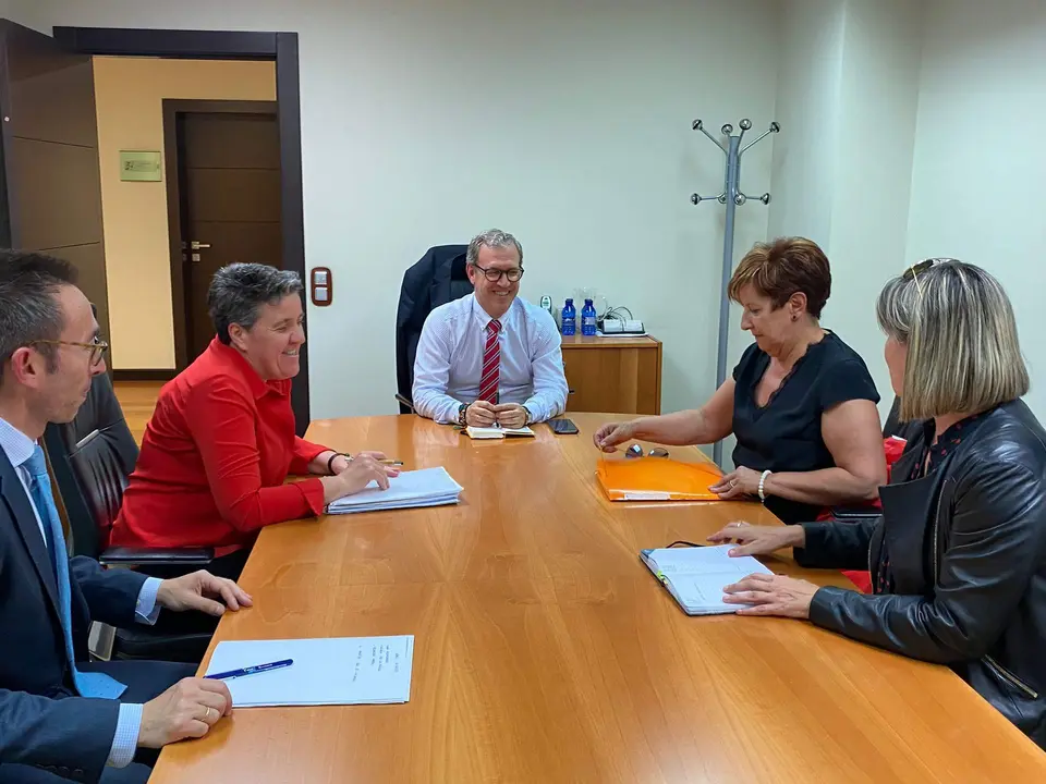 reunión con el comité de emrpesa de Siro