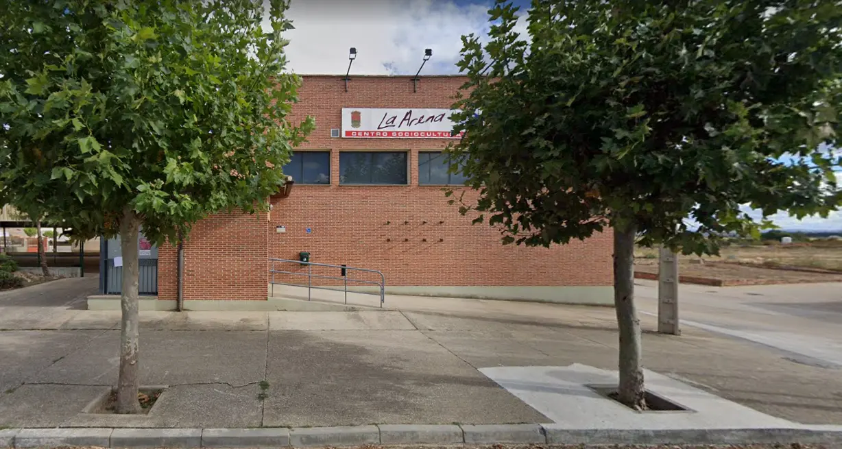 Salón y centro sociocultural 'La Arena' de Coreses