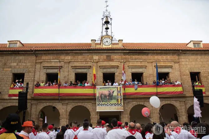 Chupinazo en la Plaza Mayor de Benavente. Fotografía: Interbenavente