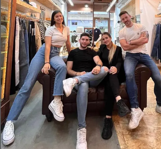 Repaertura de la tienda Hache