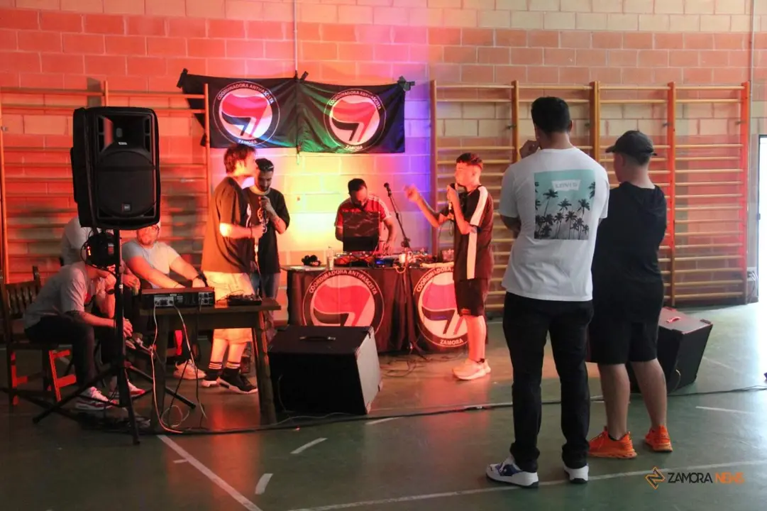 batalla de gallos en el pabellón de la Josa