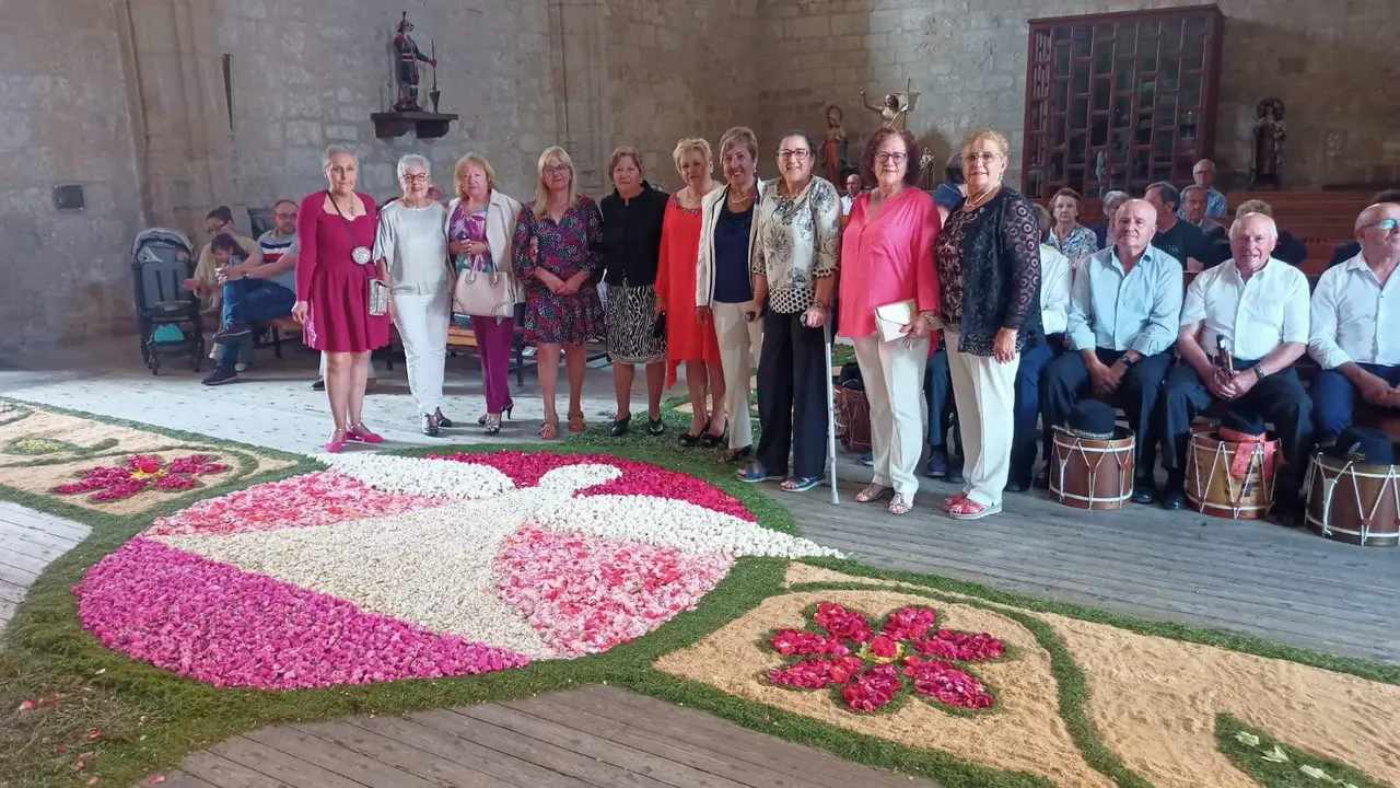 Alfombra floral realizada por las mujeres de Fermoselle. Fotografía: CEDIDA