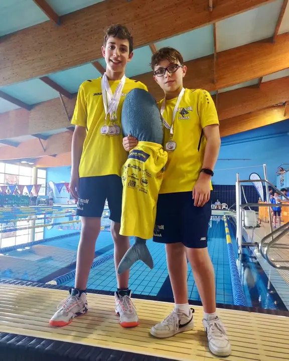 Hugo y Pablo natación
