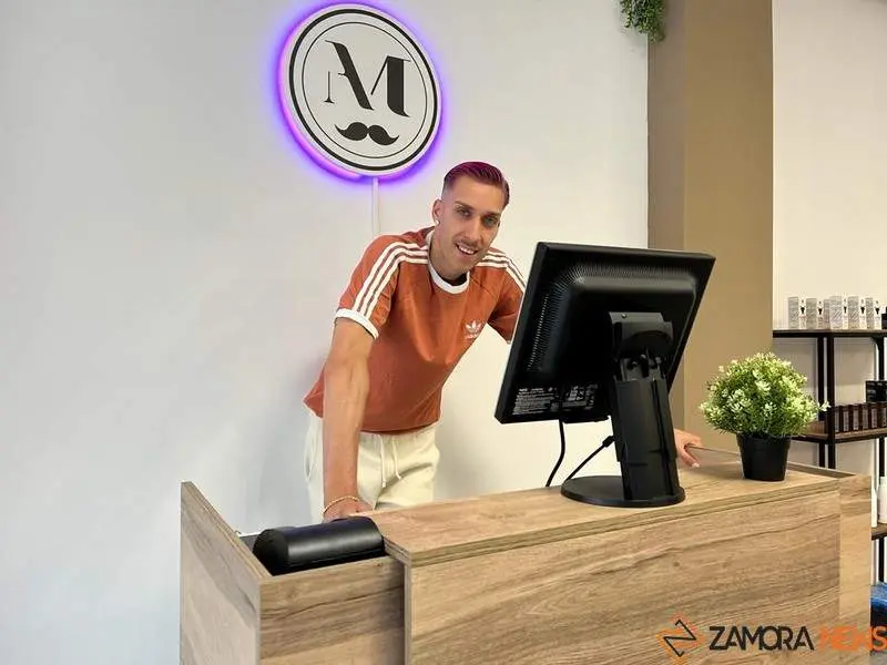 Alfonso Marcos abre su quinta peluquería en Toro