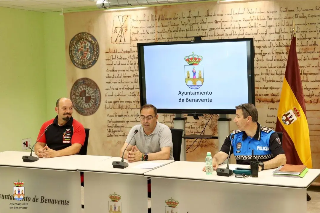 Carlos Blanco en la presentación en el Ayuntamiento de Benavente