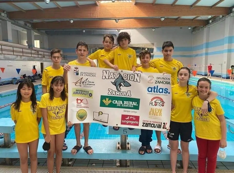 Alevines del CD Natación Zamora