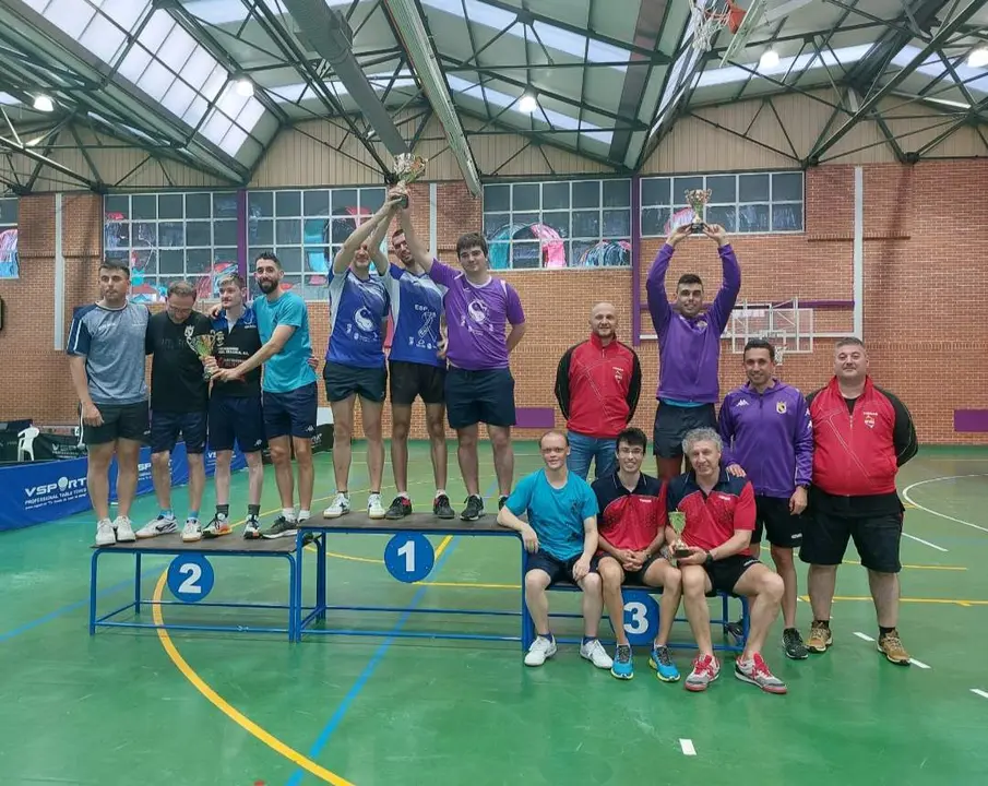 Podium por equipos del Club Tenis de Mesa Zamora-Caja Rural en los Campeonatos Autonómicos de Castilla y León