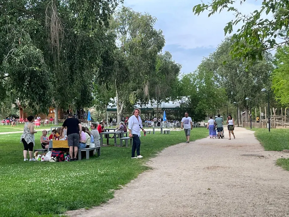 Animado ambiente en el parque de los Tres Árboles