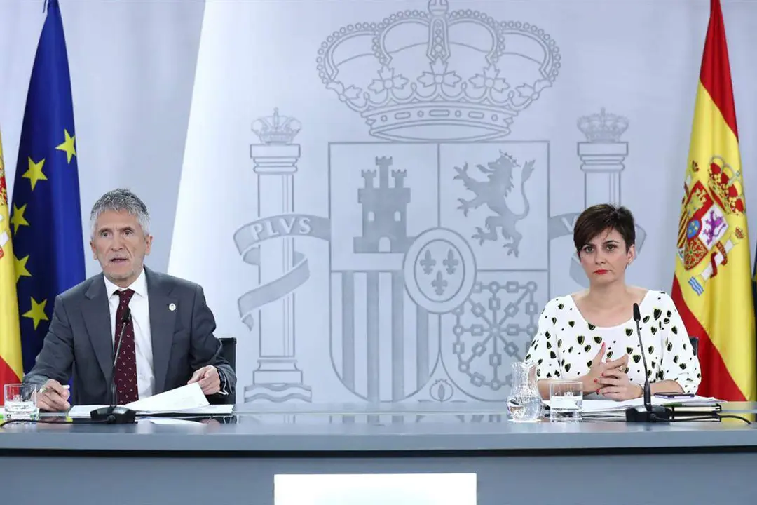 La ministra de Política Territorial y portavoz del Gobierno, Isabel Rodríguez, y el ministro del Interior, Fernando Grande-Marlaska, en la rueda de prensa posterior al Consejo de Ministros