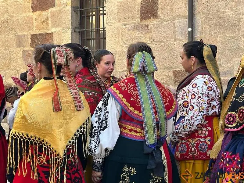 Desfile de indumentaria tradiciona (12)