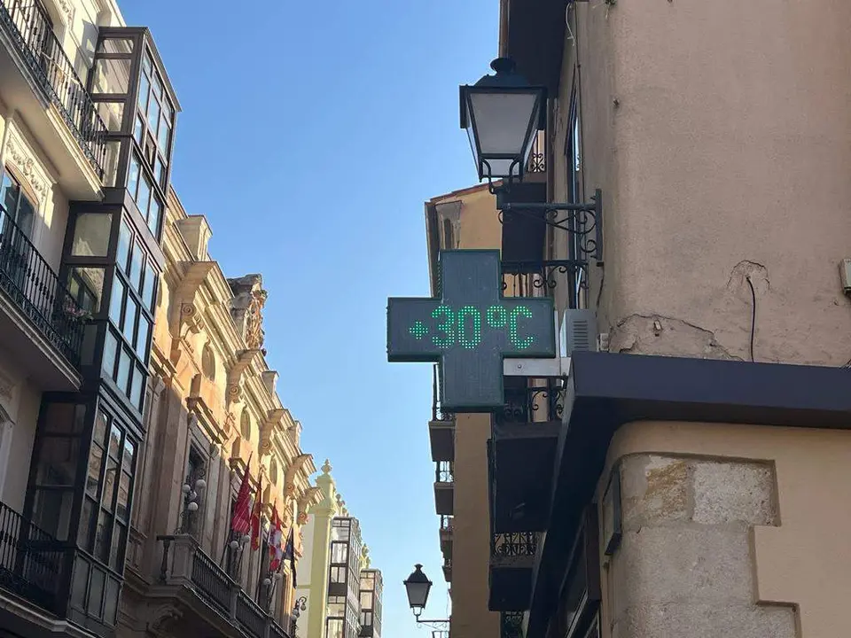 Termómetro en pleno centro de Zamora en un día de pre ola de calor