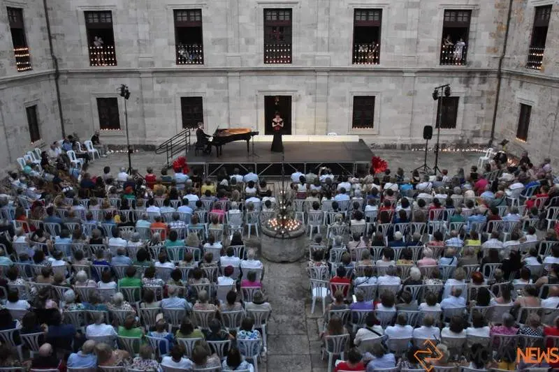 La Noche de las Velas (2). imagen de archivo