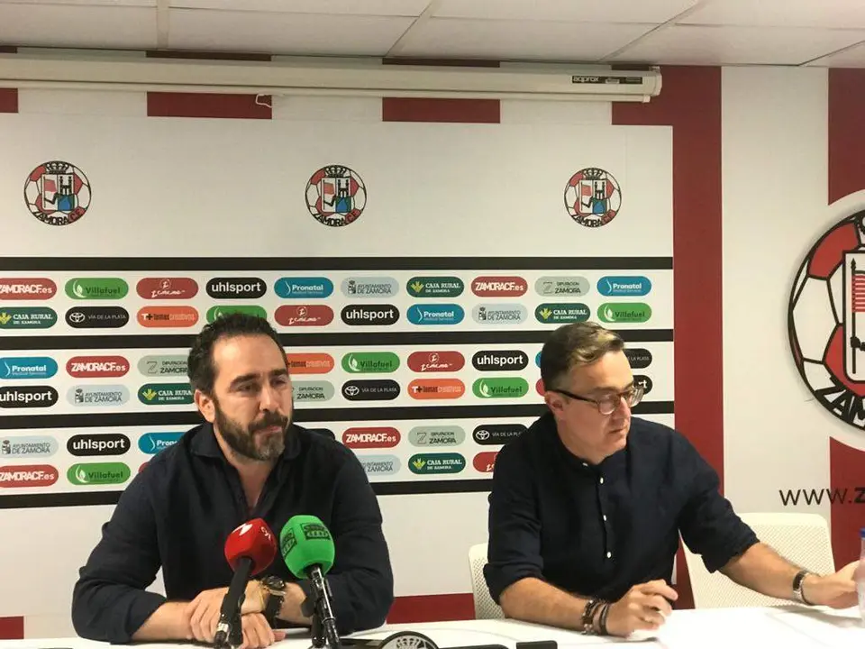 Víctor de Aldama y César Villafañe en la despedida del director deportivo