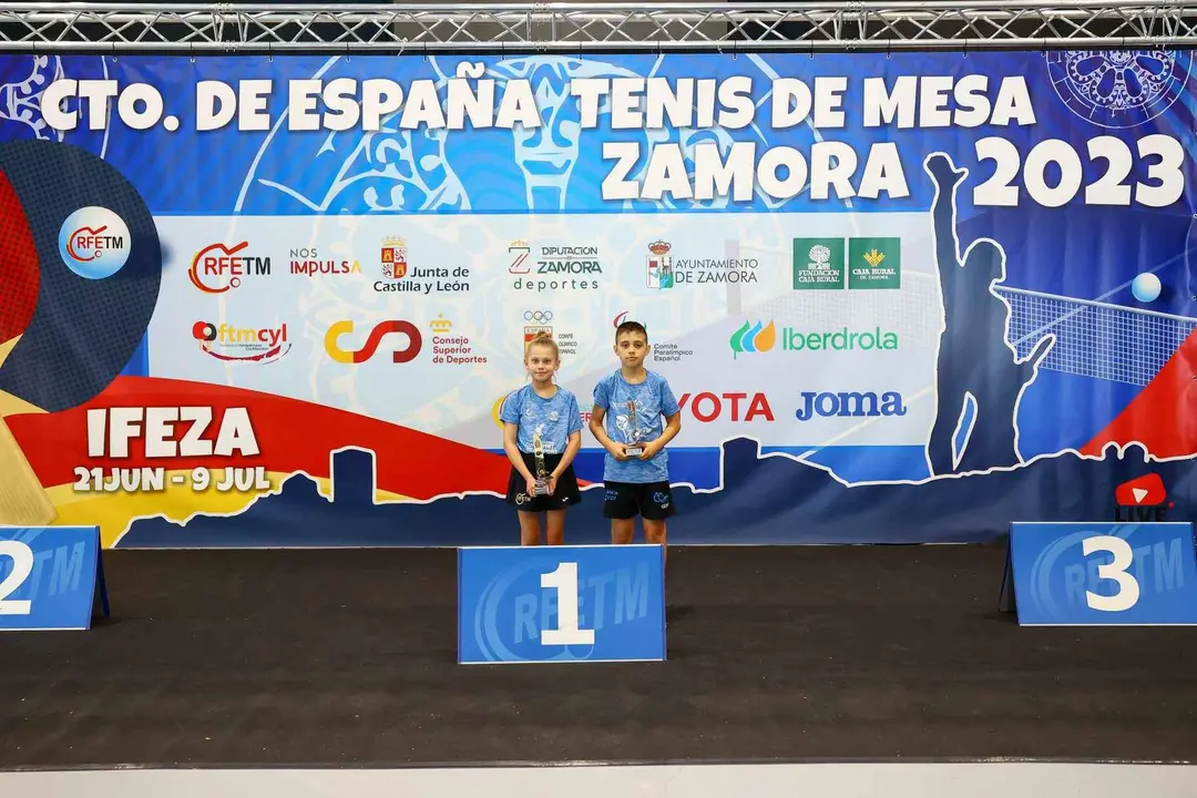 Varvara Karpova y Alexander Malov se alzan como campeones individuales de tenis de mesa bemjamín