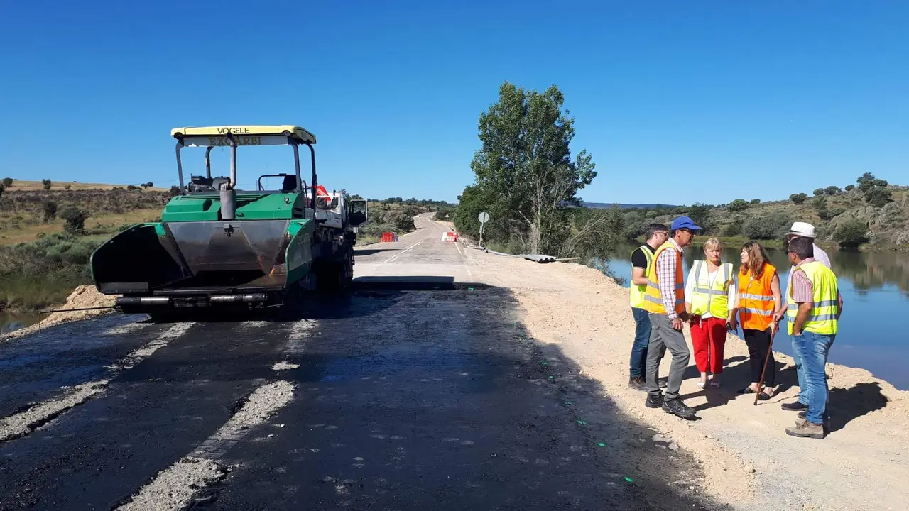 Visita+al+tramo+de+la+carretera+ZA-912+reparado