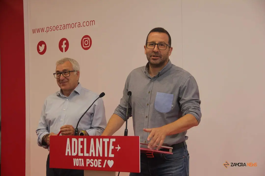 El secretario de Organización del PSOE de Zamora y Coordinador Electoral, Iñaki Gómez, y el número uno al Senado, José Fernández
