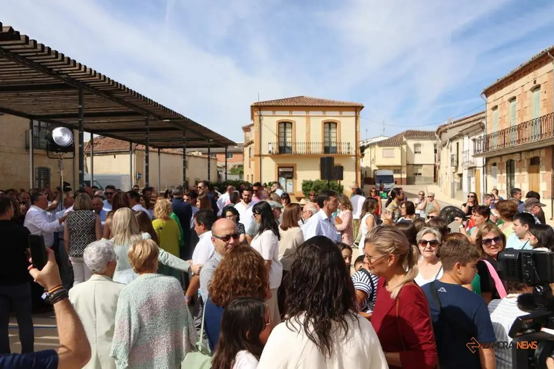 Visita de Alberto Núñez Feijóo a Corrales del Vino durante la campaña electoral del 23J_33
