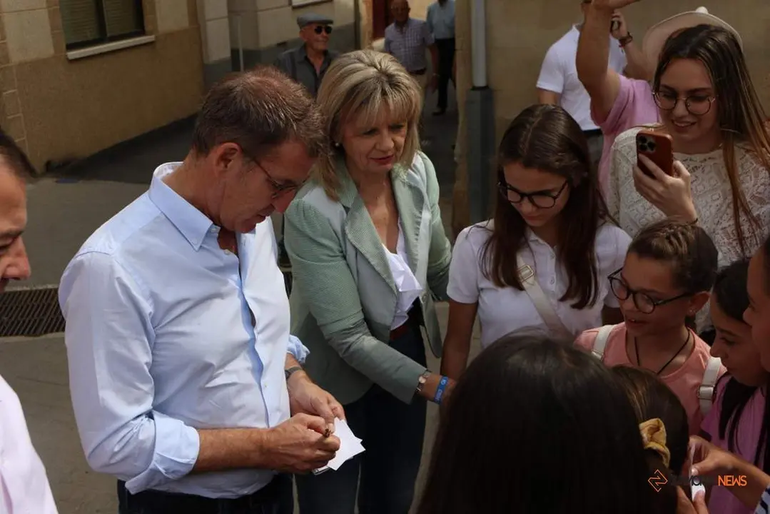 Visita de Alberto Núñez Feijóo a Corrales del Vino durante la campaña electoral del 23J_23