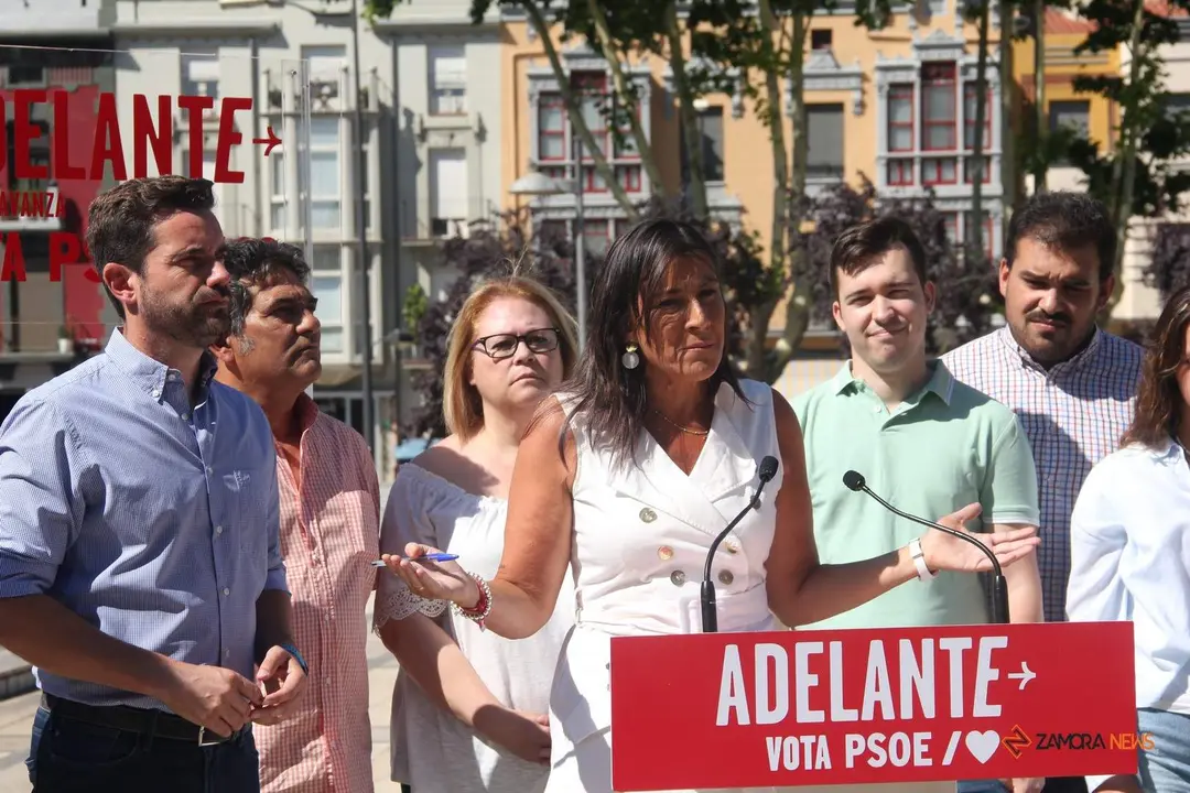 La Secretaria de Organización del PSOE de CyL, Ana Sánchez, y el cabeza de lista socialista al Congreso por Zamora, Antidio Fagúndez