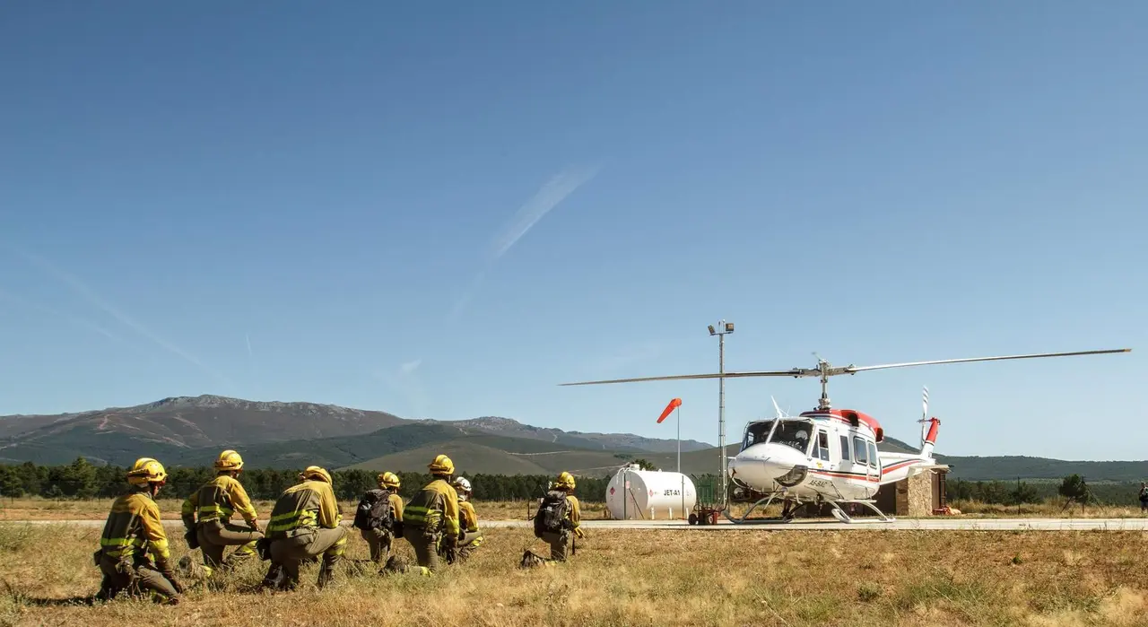 Brigada helitransportada. Fotografía: @INFOCYL