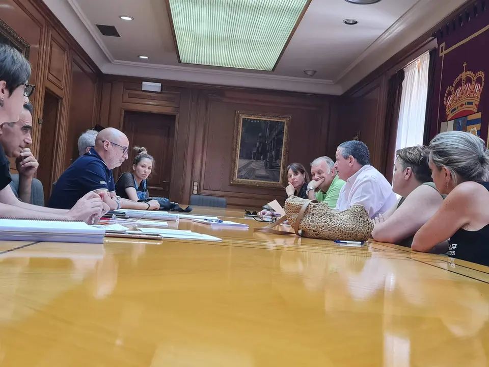 reunión con los sindicatos de limpieza