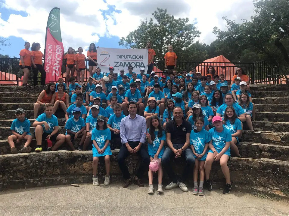 Juan de Canto Sevillano y  Emilio Fernández Martínez durante la visita al campamento de San Pedro de las Herrerías