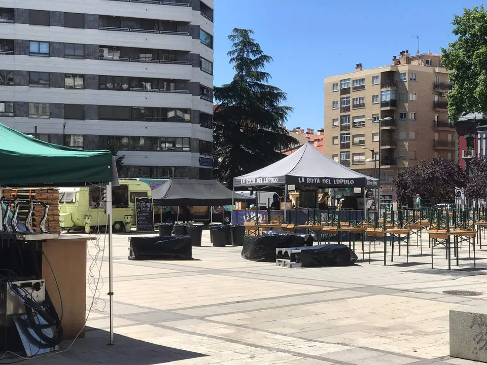 La Marina cogía forma este jueves para la inauguración de la feria