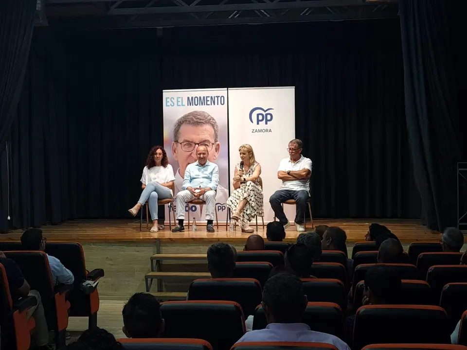 Los candidatos del Partido Popular al Congreso de los Diputados y al Senado por la provincia de Zamora durante un encuentro con alcaldes y concejales de la comarca de Sayago en Bermillo