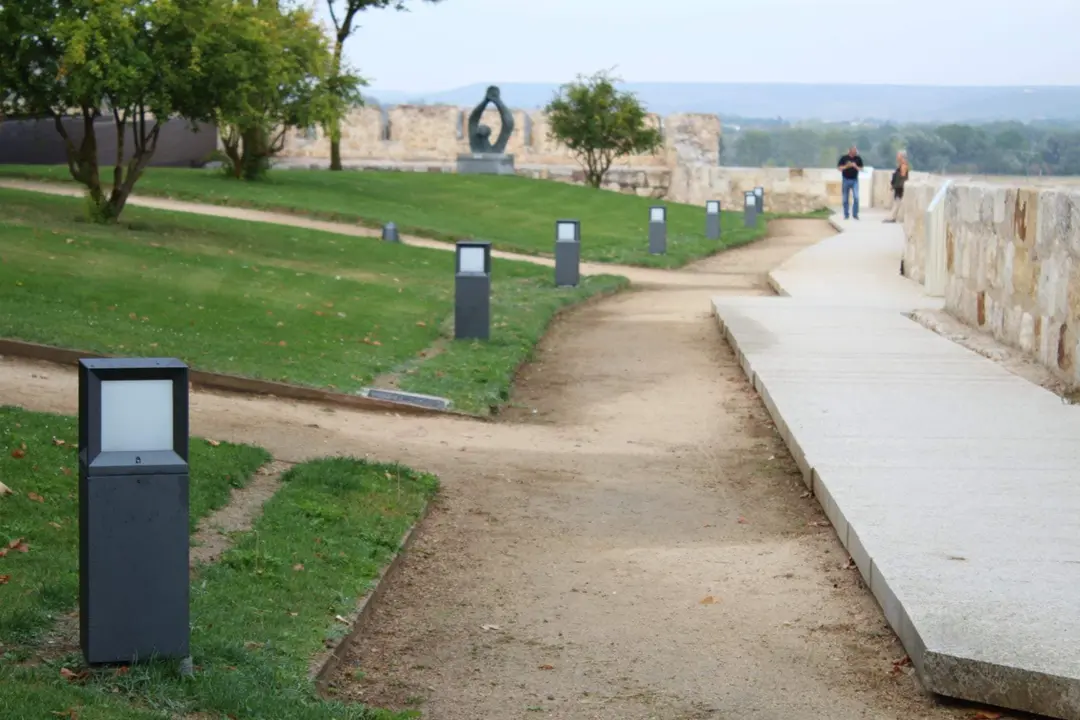 Iluminación en en entorno del Castillo de Zamora