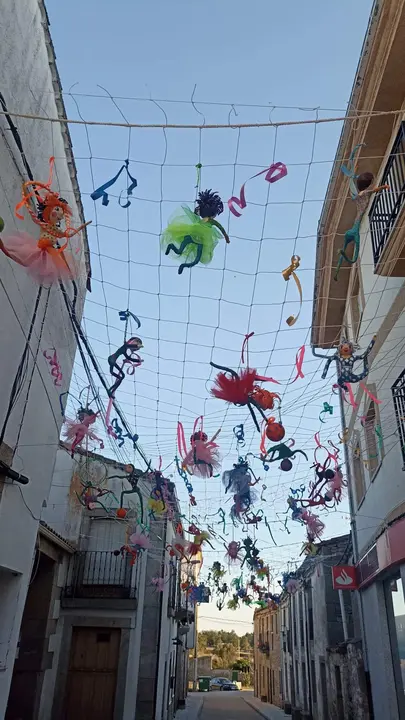 Imagen de archivo de la decoraci&oacute;n calle Teniente Chamorro por la AC La Mayuela. Fotograf&iacute;a: CEDIDA