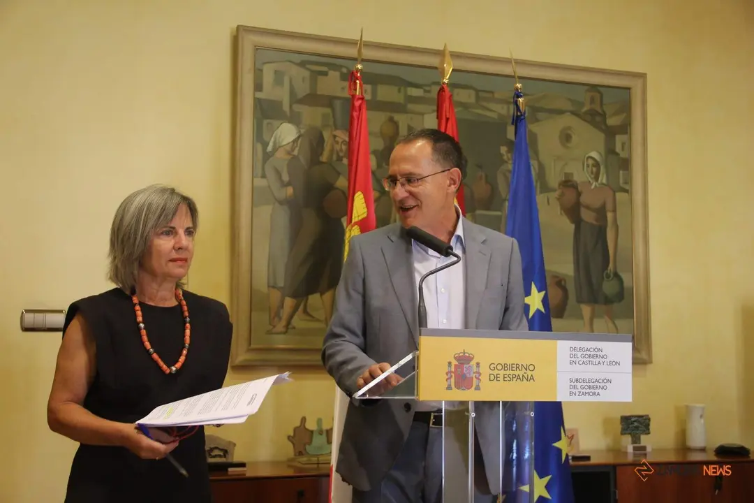El subdelegado del Gobierno en Zamora, Ángel Blanco, y la nueva secretaria, Carmen Lucila Fernández León