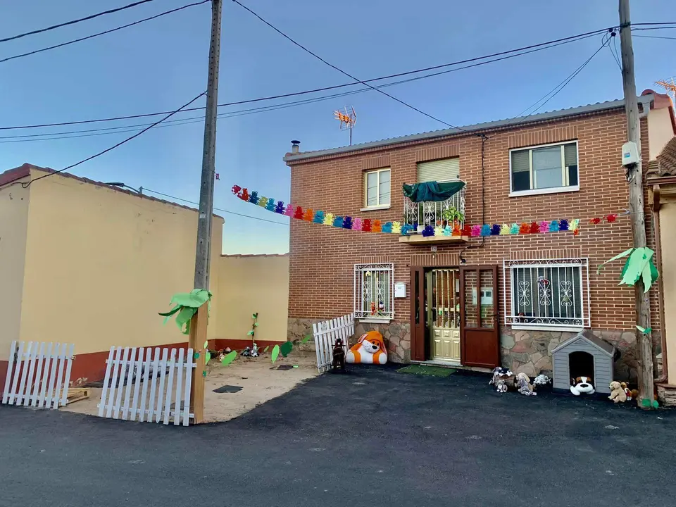 Decoración de calles en El Perdigón