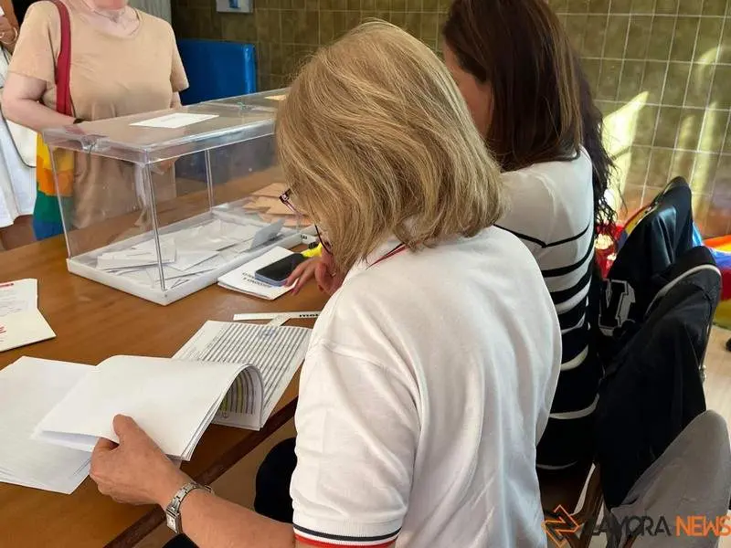 Mesa electoral en Zamora el 23-J