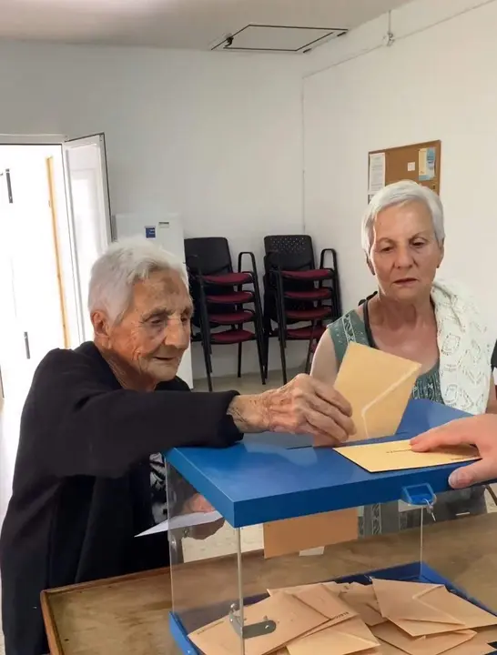 Jesusa, ejerce su derecho a voto a los 101 años de edad