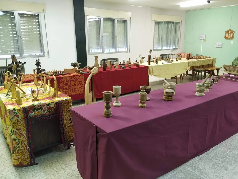 Muestra artesanía en madera. Fotografía: CEDIDA