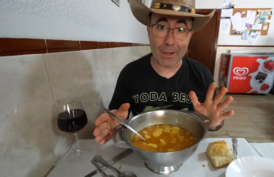El youtuber gastronómico Sezar Blue, en el bar La Pacheca de Malva